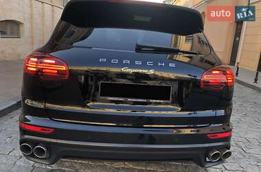 Внедорожник / Кроссовер Porsche Cayenne 2015 в 