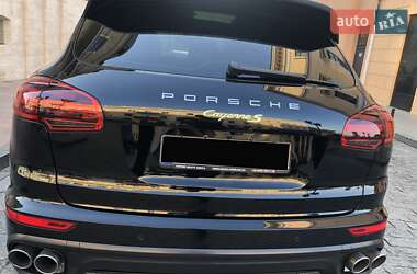 Внедорожник / Кроссовер Porsche Cayenne 2015 в 