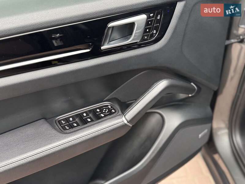 Позашляховик / Кросовер Porsche Cayenne 2018 в Одесі фото 16 Позашляховик / Кросовер Porsche Cayenne 2018 в Одесі