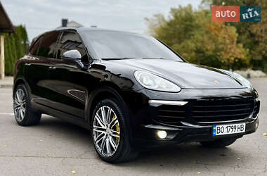 Внедорожник / Кроссовер Porsche Cayenne 2015 в 