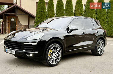 Внедорожник / Кроссовер Porsche Cayenne 2015 в 
