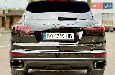 Внедорожник / Кроссовер Porsche Cayenne 2015 в 