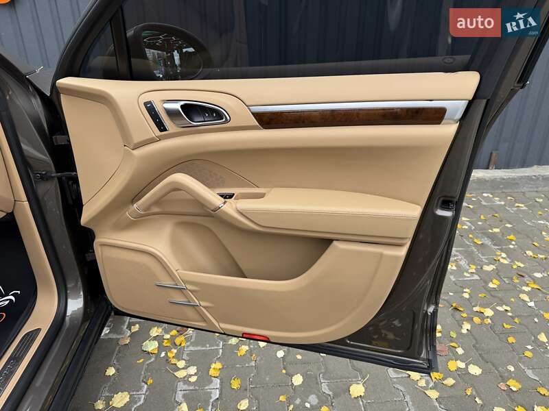 Позашляховик / Кросовер Porsche Cayenne 2013 в Києві фото 31 Позашляховик / Кросовер Porsche Cayenne 2013 в Києві