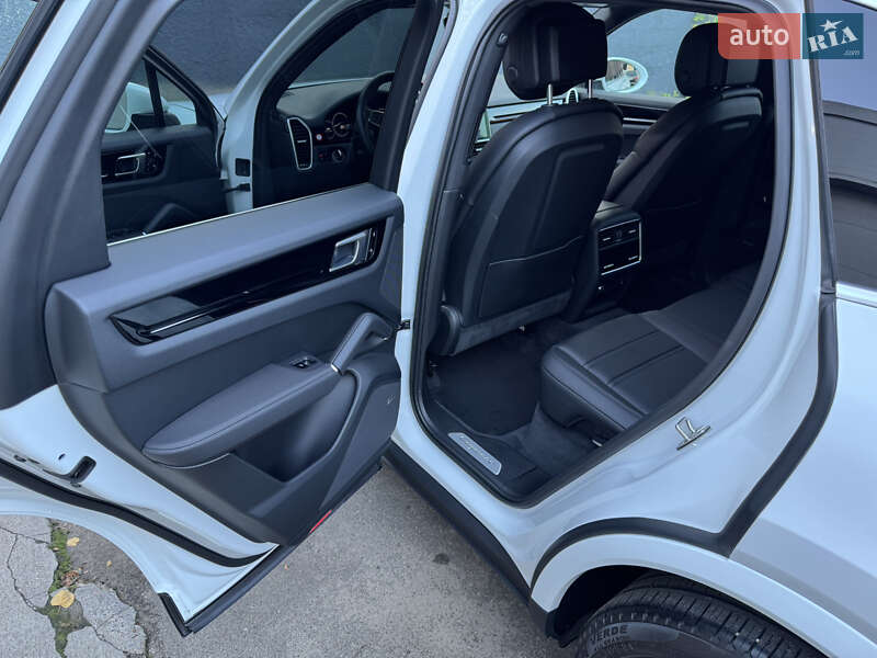 Внедорожник / Кроссовер Porsche Cayenne 2019 в Киеве
