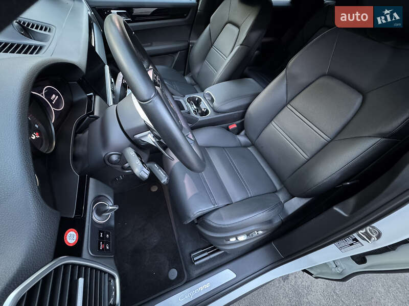 Внедорожник / Кроссовер Porsche Cayenne 2019 в Киеве