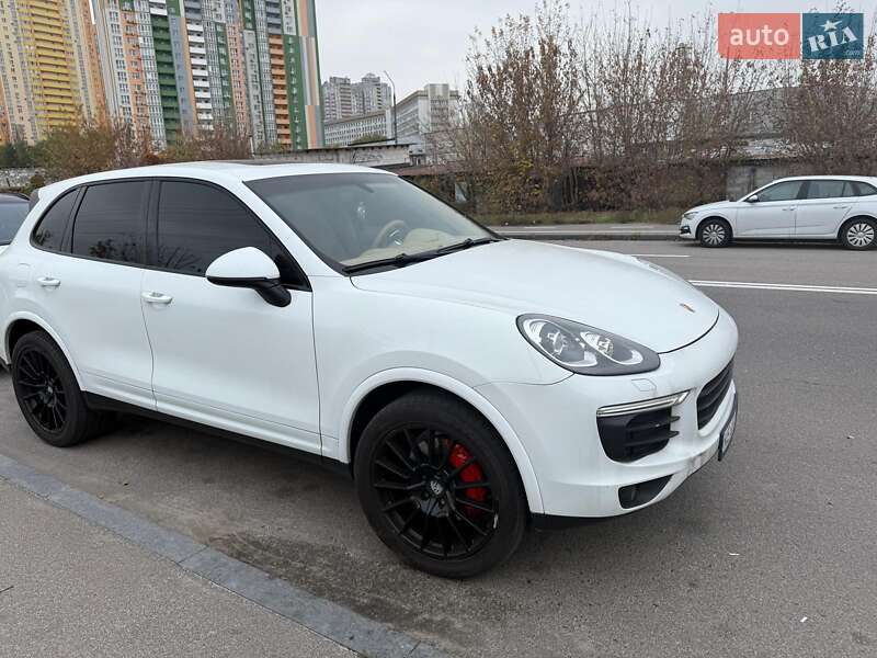 Внедорожник / Кроссовер Porsche Cayenne 2016 в Киеве