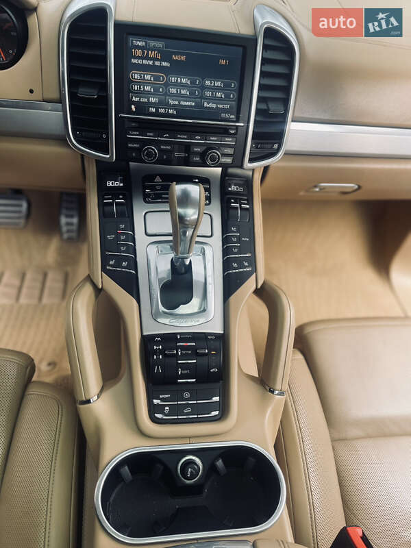Внедорожник / Кроссовер Porsche Cayenne 2010 в Ровно