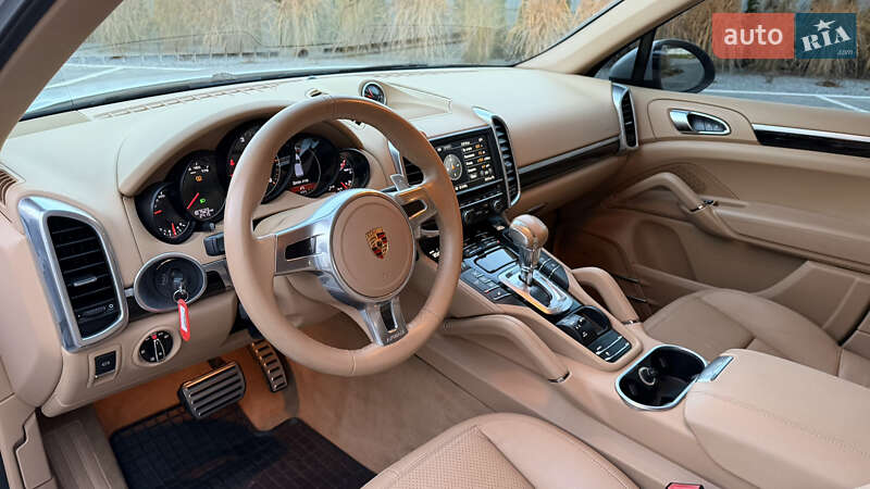 Внедорожник / Кроссовер Porsche Cayenne 2014 в Луцке