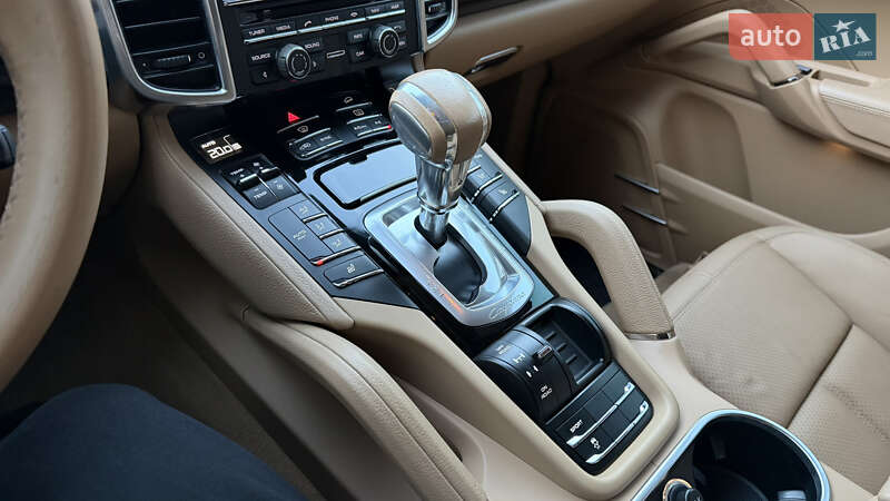 Внедорожник / Кроссовер Porsche Cayenne 2014 в Луцке