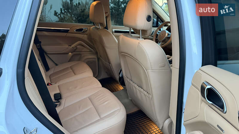 Внедорожник / Кроссовер Porsche Cayenne 2014 в Луцке