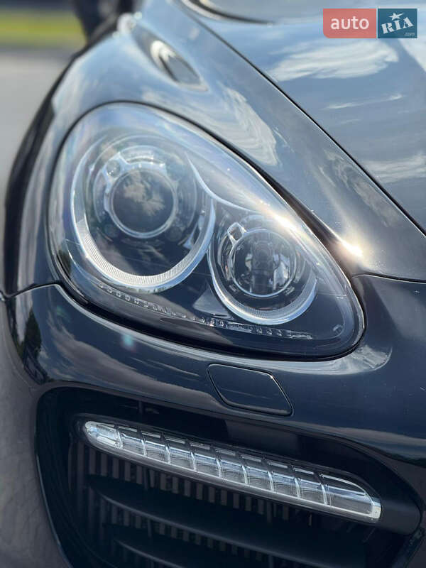 Позашляховик / Кросовер Porsche Cayenne 2013 в Самборі