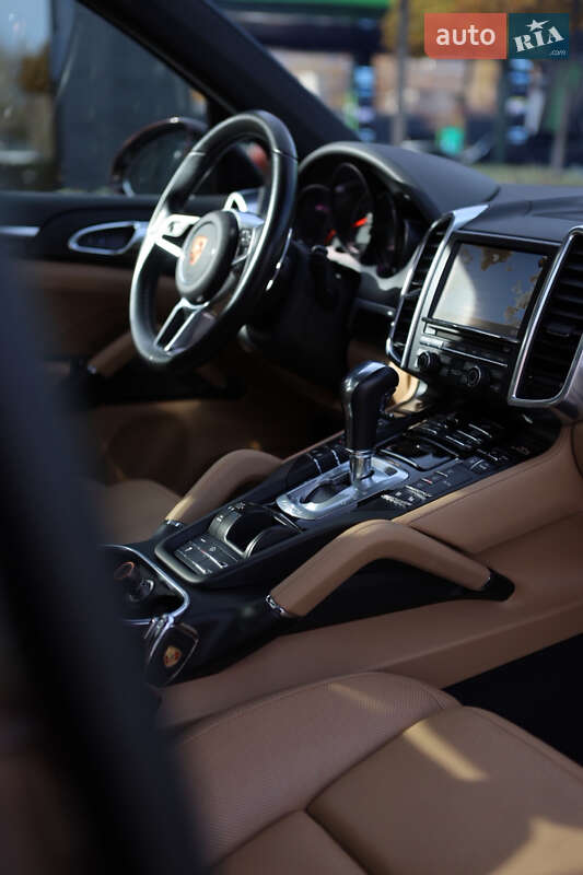 Позашляховик / Кросовер Porsche Cayenne 2015 в Києві