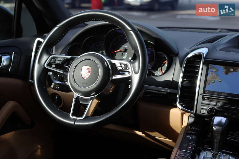 Позашляховик / Кросовер Porsche Cayenne 2015 в Києві
