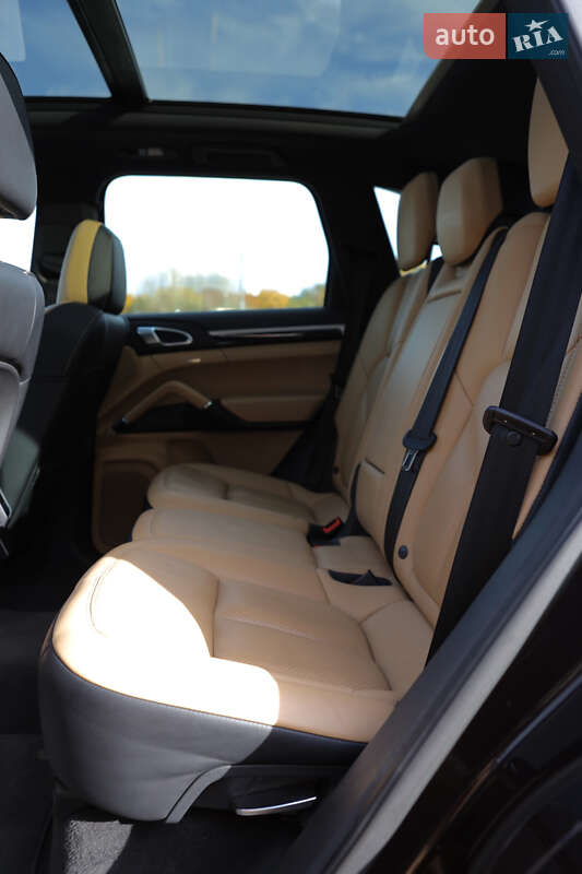 Позашляховик / Кросовер Porsche Cayenne 2015 в Києві