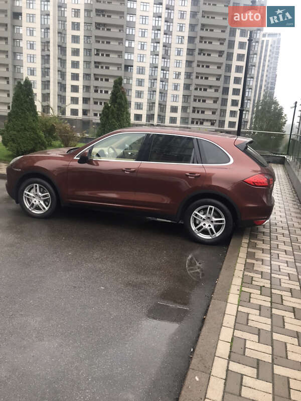 Внедорожник / Кроссовер Porsche Cayenne 2011 в Киеве