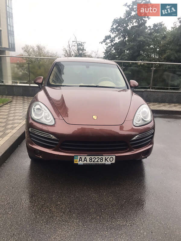 Внедорожник / Кроссовер Porsche Cayenne 2011 в Киеве