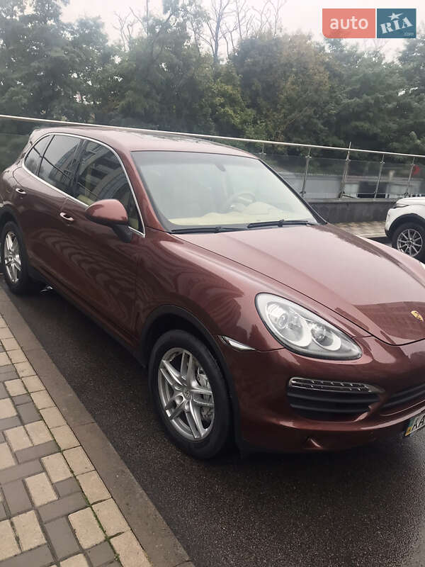 Внедорожник / Кроссовер Porsche Cayenne 2011 в Киеве