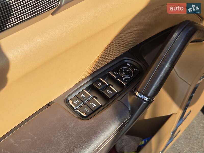 Внедорожник / Кроссовер Porsche Cayenne 2010 в Киеве