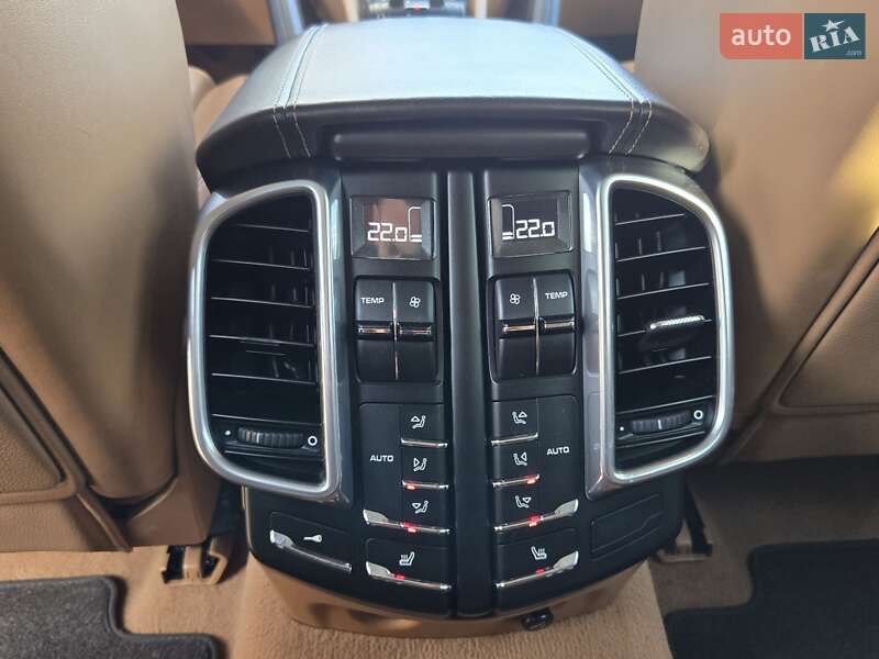 Внедорожник / Кроссовер Porsche Cayenne 2010 в Киеве