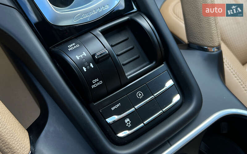 Внедорожник / Кроссовер Porsche Cayenne 2016 в Львове