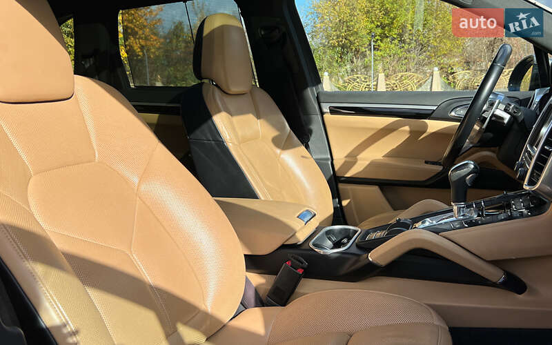 Внедорожник / Кроссовер Porsche Cayenne 2016 в Львове