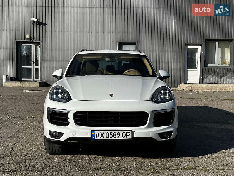 Позашляховик / Кросовер Porsche Cayenne 2015 в Харкові