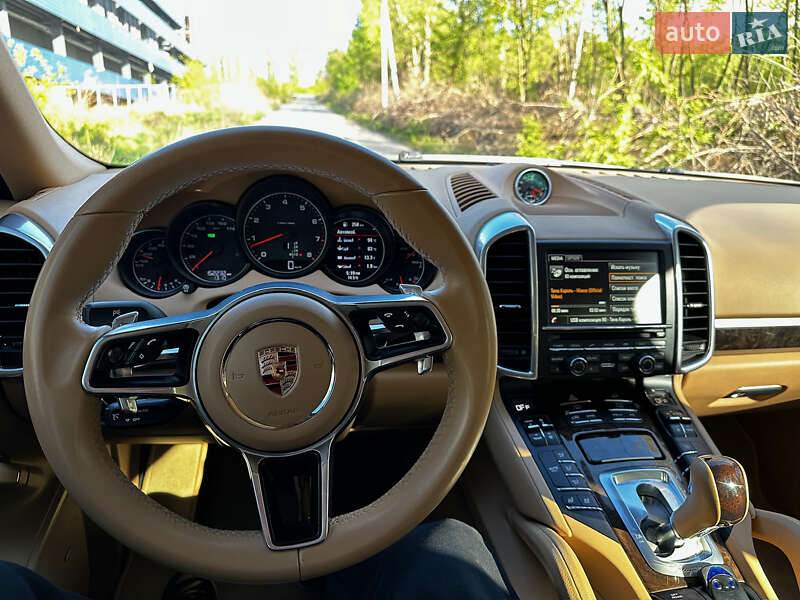 Позашляховик / Кросовер Porsche Cayenne 2015 в Харкові