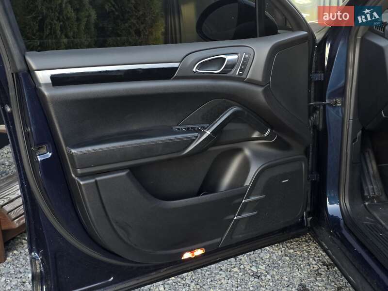 Позашляховик / Кросовер Porsche Cayenne 2011 в Тернополі
