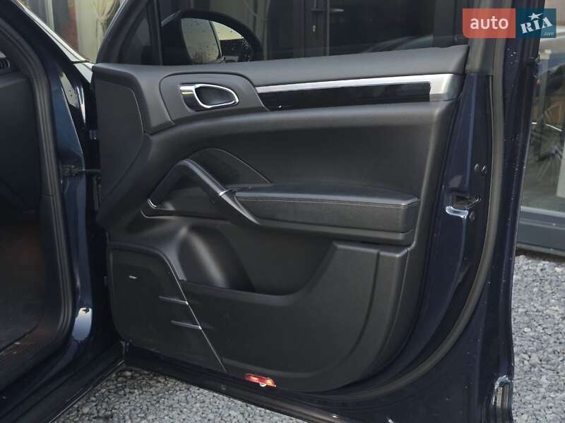 Позашляховик / Кросовер Porsche Cayenne 2011 в Тернополі