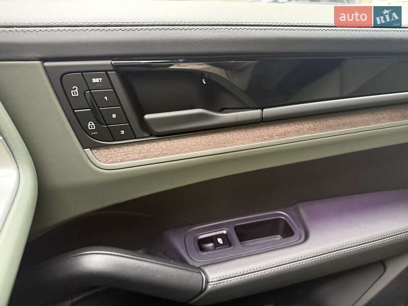 Внедорожник / Кроссовер Porsche Cayenne 2024 в Киеве