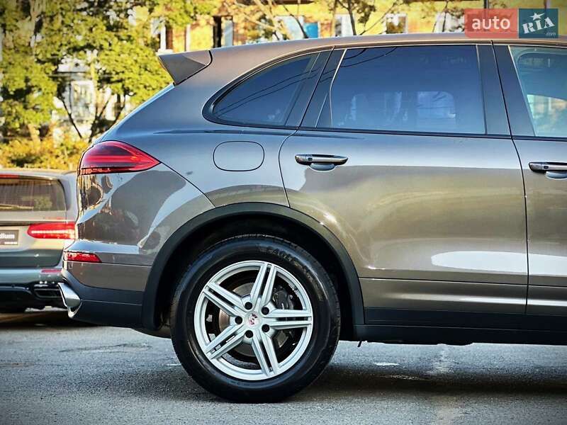 Внедорожник / Кроссовер Porsche Cayenne 2016 в Киеве фото 11 Внедорожник / Кроссовер Porsche Cayenne 2016 в Киеве