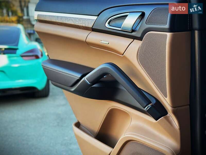 Внедорожник / Кроссовер Porsche Cayenne 2016 в Киеве фото 31 Внедорожник / Кроссовер Porsche Cayenne 2016 в Киеве