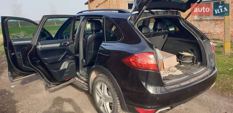 Внедорожник / Кроссовер Porsche Cayenne 2012 в Ромнах