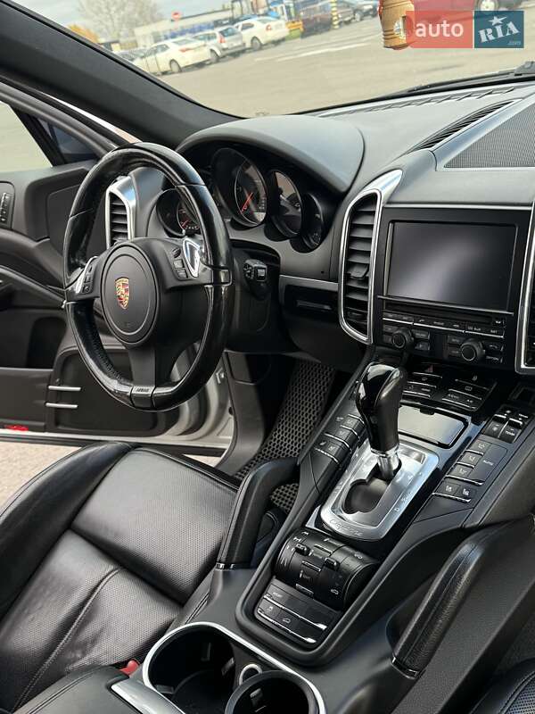 Внедорожник / Кроссовер Porsche Cayenne 2012 в Луцке
