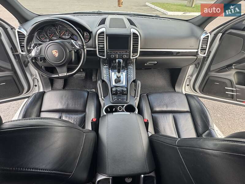 Внедорожник / Кроссовер Porsche Cayenne 2012 в Луцке