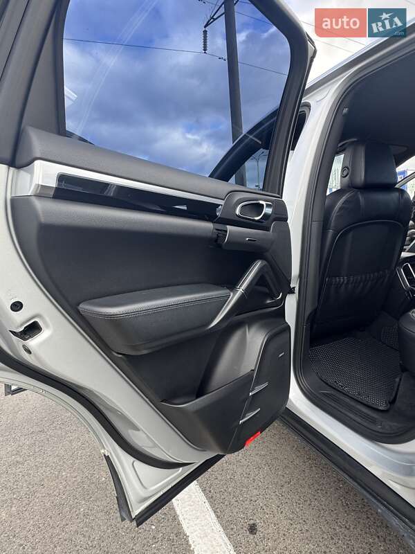 Внедорожник / Кроссовер Porsche Cayenne 2012 в Луцке