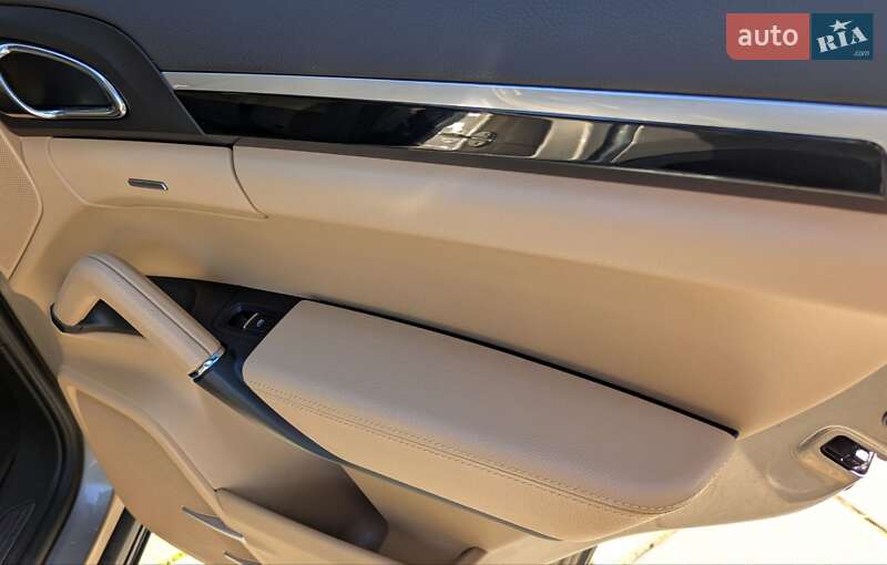 Позашляховик / Кросовер Porsche Cayenne 2015 в Києві фото 25 Позашляховик / Кросовер Porsche Cayenne 2015 в Києві