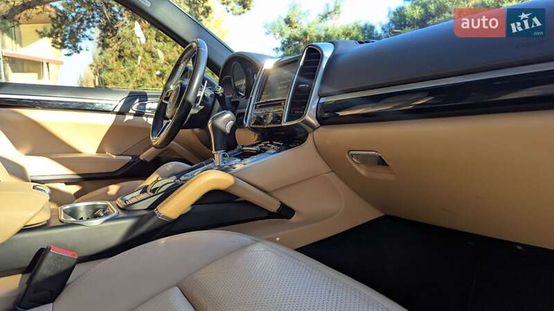 Позашляховик / Кросовер Porsche Cayenne 2015 в Києві фото 28 Позашляховик / Кросовер Porsche Cayenne 2015 в Києві