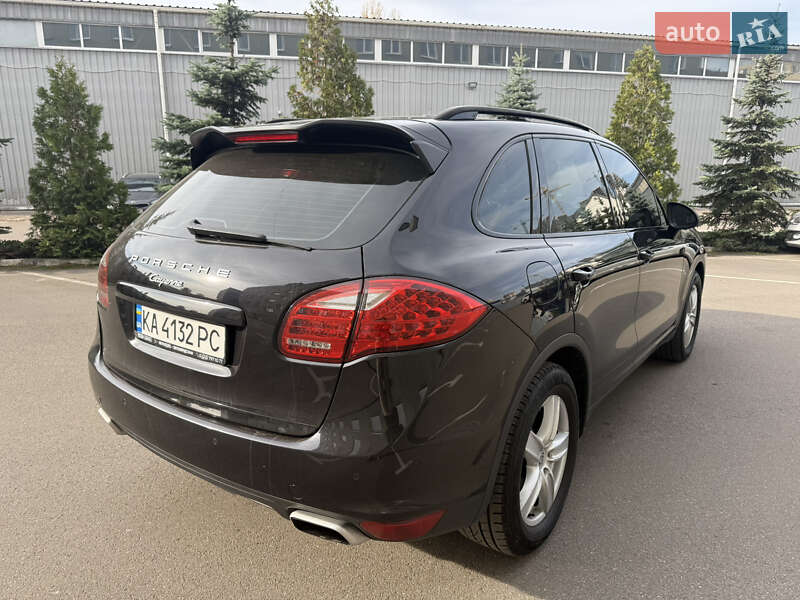 Внедорожник / Кроссовер Porsche Cayenne 2011 в Киеве