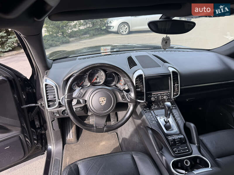 Внедорожник / Кроссовер Porsche Cayenne 2011 в Киеве