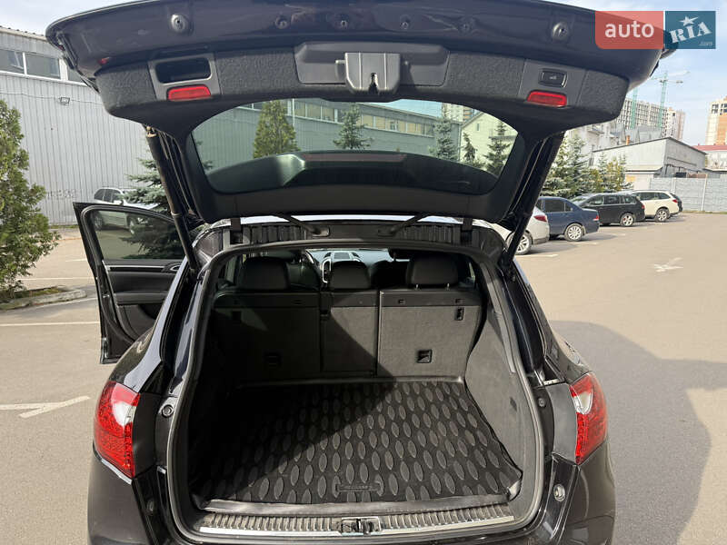 Внедорожник / Кроссовер Porsche Cayenne 2011 в Киеве