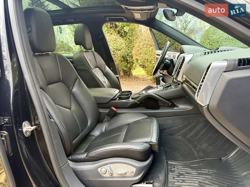 Внедорожник / Кроссовер Porsche Cayenne 2016 в Киеве фото 54 Внедорожник / Кроссовер Porsche Cayenne 2016 в Киеве