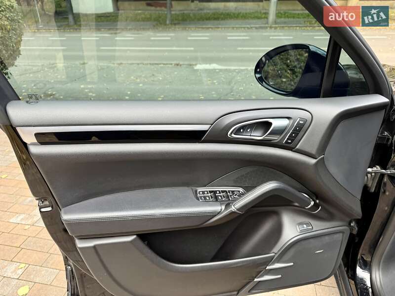 Внедорожник / Кроссовер Porsche Cayenne 2016 в Киеве фото 62 Внедорожник / Кроссовер Porsche Cayenne 2016 в Киеве