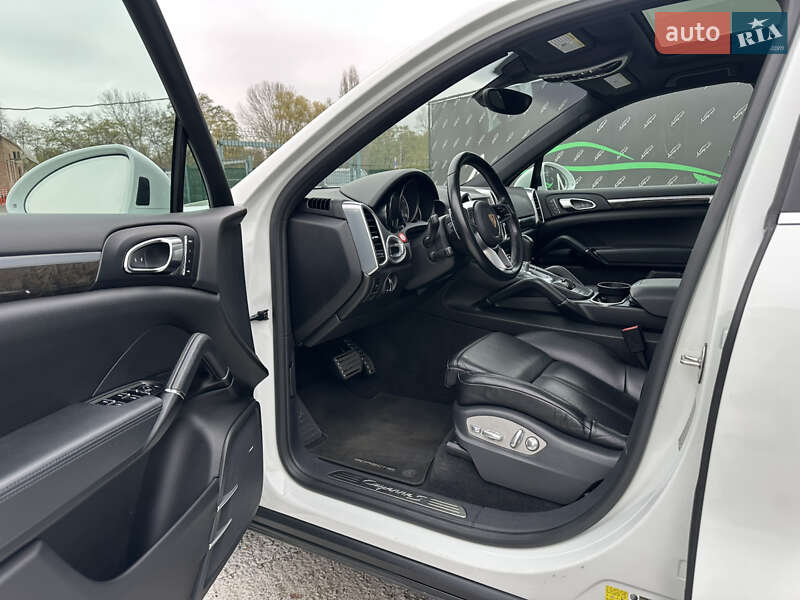 Внедорожник / Кроссовер Porsche Cayenne 2016 в Киеве фото 6 Внедорожник / Кроссовер Porsche Cayenne 2016 в Киеве