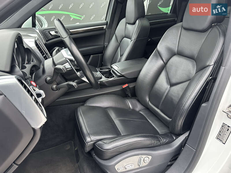 Внедорожник / Кроссовер Porsche Cayenne 2016 в Киеве фото 9 Внедорожник / Кроссовер Porsche Cayenne 2016 в Киеве