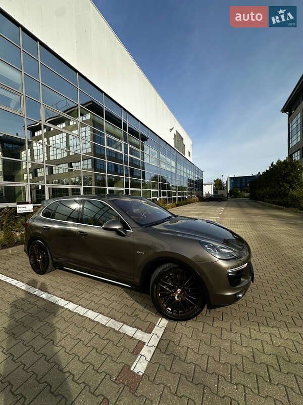 Позашляховик / Кросовер Porsche Cayenne 2015 в Києві