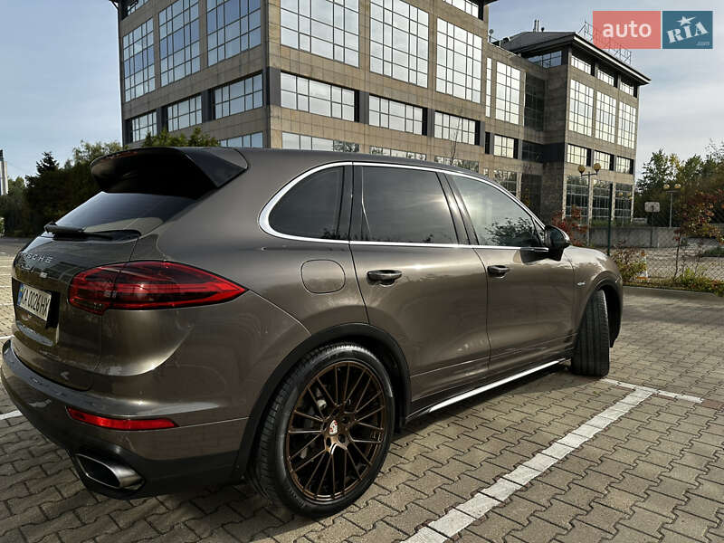 Позашляховик / Кросовер Porsche Cayenne 2015 в Києві