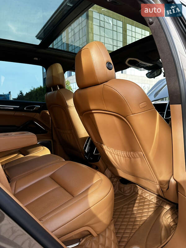 Позашляховик / Кросовер Porsche Cayenne 2015 в Києві