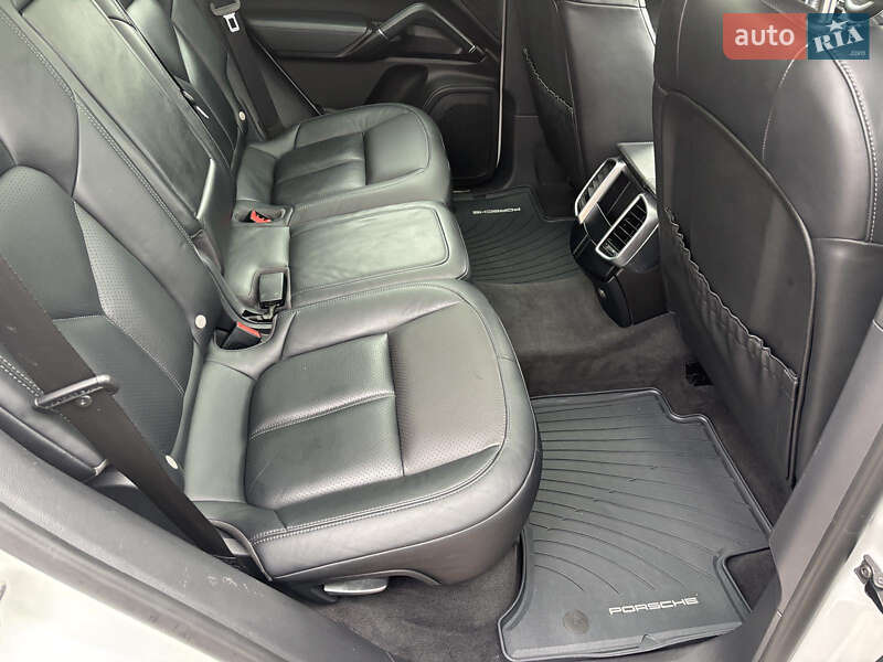 Позашляховик / Кросовер Porsche Cayenne 2015 в Ніжині