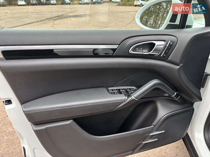 Позашляховик / Кросовер Porsche Cayenne 2015 в Ніжині